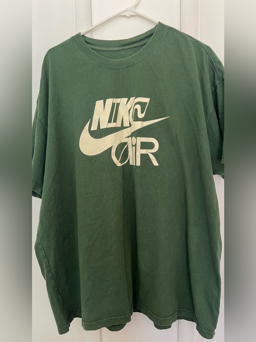 Nike men’s Green Short Sleeve Tee with Cream Nike Air Logo size 2XL